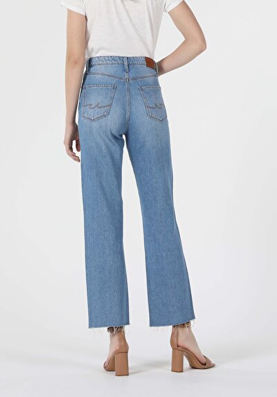 Image de 970 Berry Pantalon Denim Straight Leg  En  Regular Fit Femme