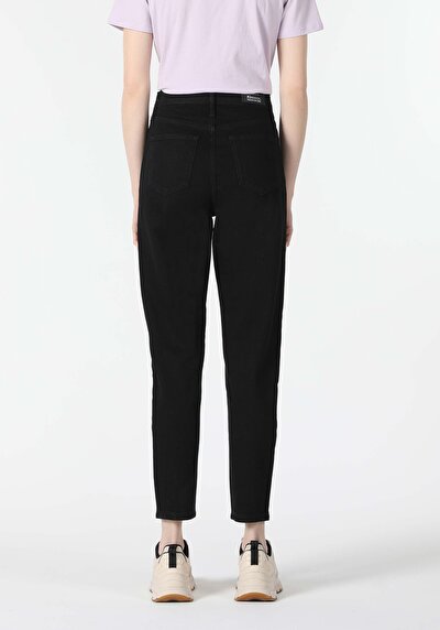 Image de 896 Maria Pantalon Denim Tapered Leg En Mom Fit Femme