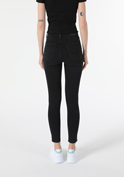 Image de 760 Diana Pantalon Denim Skinny Leg En Super Slim Fit Femme