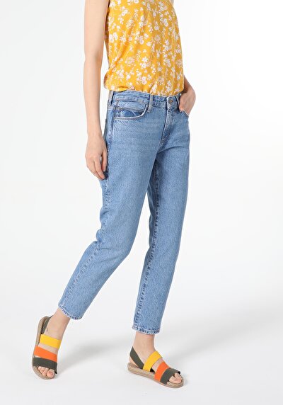 Afficher les détails de 892 Alina Pantalon Denim Tapered Leg  En  Slim Boyfriend Fit Femme