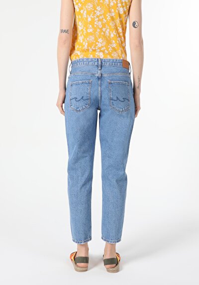 Image de 892 Alina Pantalon Denim Tapered Leg En Slim Boyfriend Fit Femme