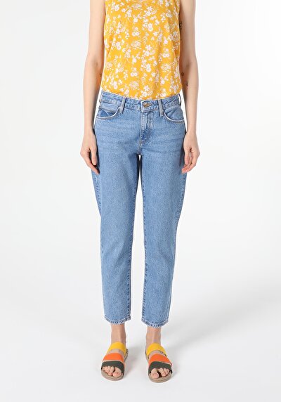 Afficher les détails de 892 Alina Pantalon Denim Tapered Leg  En  Slim Boyfriend Fit Femme
