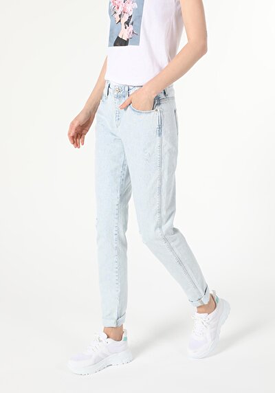 Afficher les détails de 893 Julia Pantalon Denim Tapered Leg  En  Boyfriend Fit Femme
