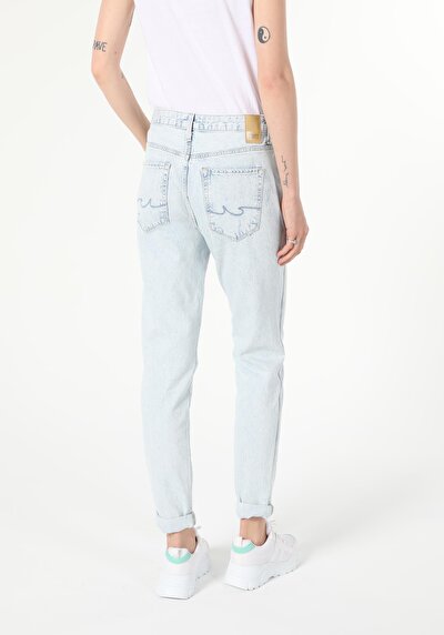 Afficher les détails de 893 Julia Pantalon Denim Tapered Leg  En  Boyfriend Fit Femme