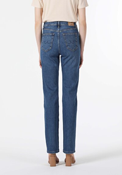 Image de 792 Mila Pantalon Denim Straight Leg  En  Regular Fit Femme