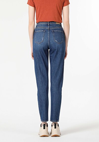Image de 896 Maria Pantalon Denim Tapered Leg En Mom Fit Femme