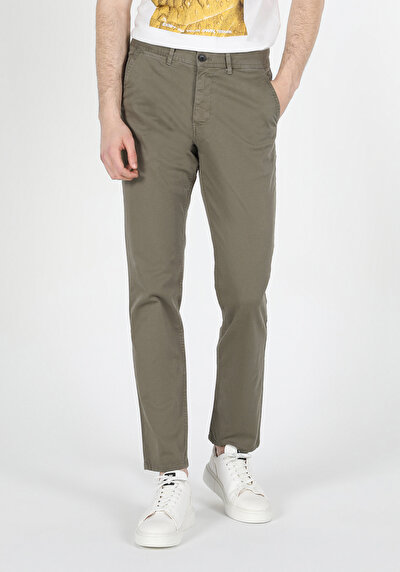 Afficher les détails de Pantalon  Straight Leg Medium Rise En Chino Regular Fit Homme