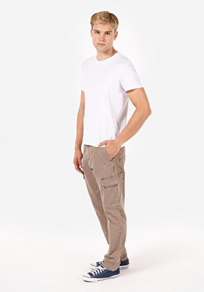 Afficher les détails de Pantalon Beige Straight Leg Medium Rise En Sergé Comfort Fit Homme