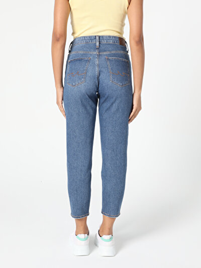 Image de 891 Maya Pantalon Denim Tapered Leg En Slim Fit Femme