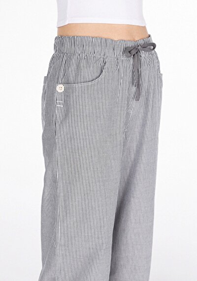 Afficher les détails de Pantalon Anthracite Wide Leg High Rise En Ratière Straight Fit Femme