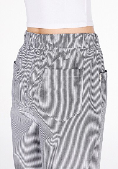 Afficher les détails de Pantalon Anthracite Wide Leg High Rise En Ratière Straight Fit Femme