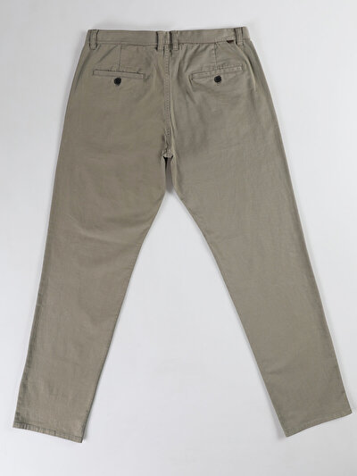 Afficher les détails de Pantalon  Straight Leg Medium Rise En Chino Regular Fit Homme