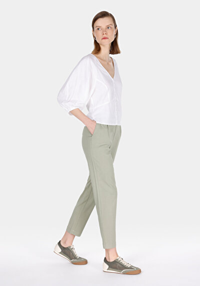 Afficher les détails de Pantalon Vert Straight Leg High Rise En Sergé Regular Fit Femme