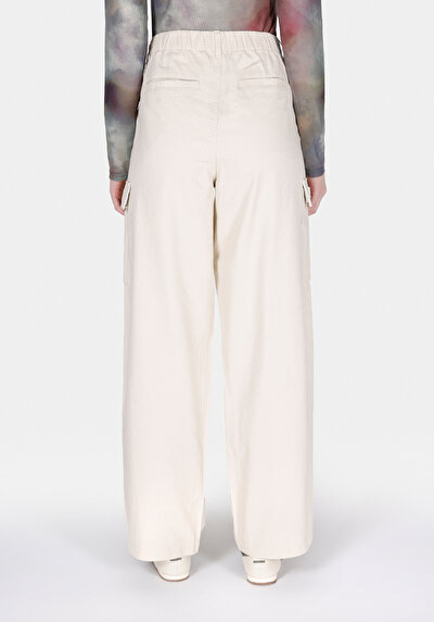 Image de Pantalon Beige Wide Leg High Rise En Gabardine Regular Fit Femme