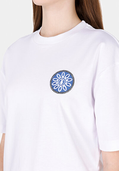 Image de T-shirt À Manches Courtes Blanc Regular Fit Brodé Femme