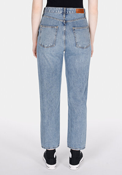 Image de 884 Lauren Pantalon Straight Leg High Rise En Jean Straight Fit Femme