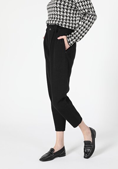 Image de Pantalon Noir Straight Leg En Baggy Fit Femme