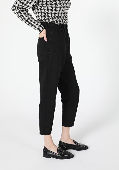 Image de Pantalon Noir Straight Leg En Baggy Fit Femme