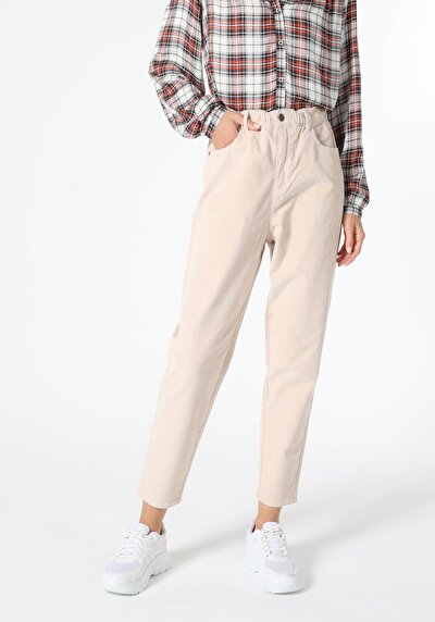 Image de Pantalon Ecru Straight Leg En Baggy Fit Femme