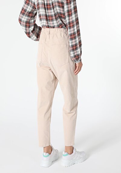 Image de Pantalon Ecru Straight Leg En Baggy Fit Femme