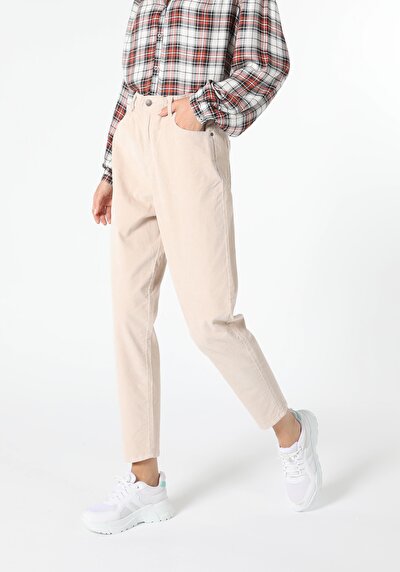 Image de Pantalon Ecru Straight Leg En Baggy Fit Femme