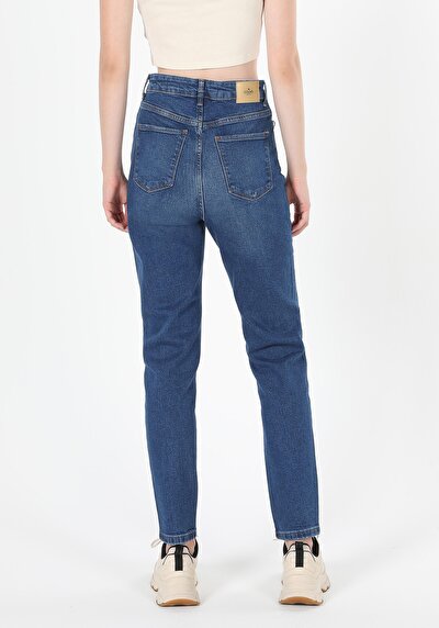Image de 896 Maria Pantalon Bleu Tapered Leg En Mom Fit Femme