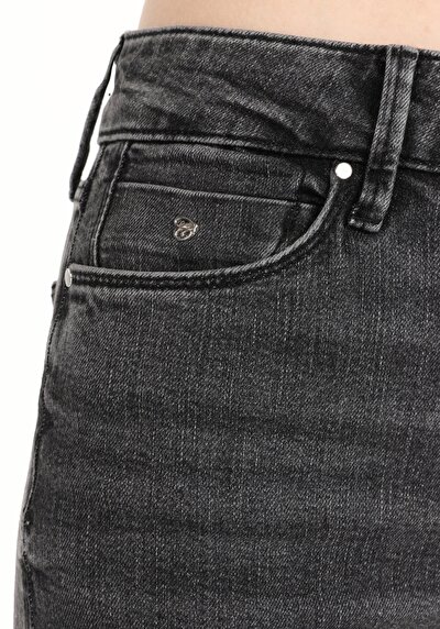 Image de 792 Mila Pantalon Noir Slim Straight Leg  En  Regular Fit Femme