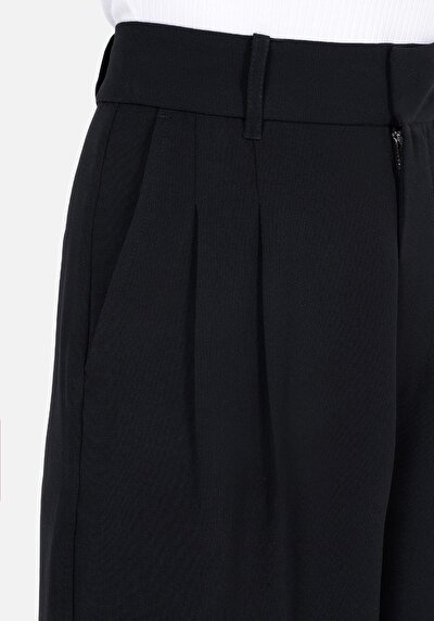 Image de Short Noir Regular Fit Femme