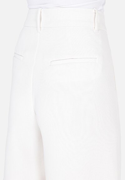 Afficher les détails de Short Blanc Regular Fit Femme