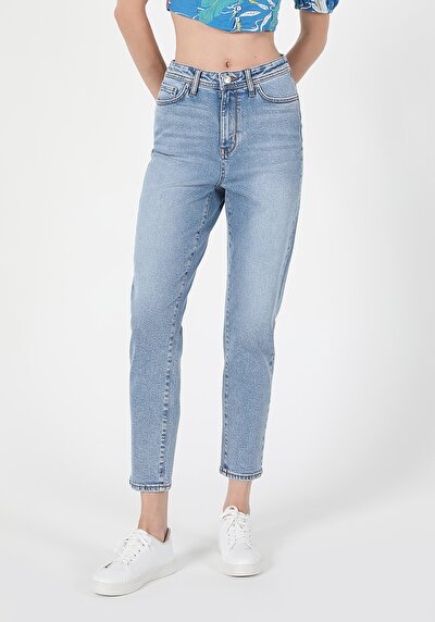 Image de 896  Maria Pantalon Bleu Clair Tapered Leg  En  Mom Fit Femme