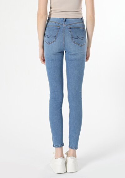 Image de 760 Diana Pantalon Denim Skinny Leg En Super Slim Fit Femme