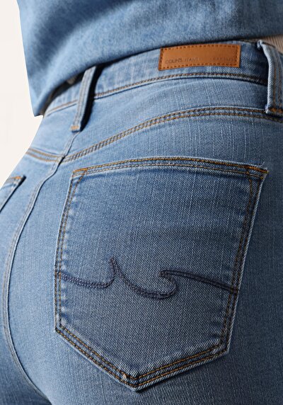 Afficher les détails de 760 Diana Pantalon Denim Skinny  Leg  En  Super Slim Fit Femme