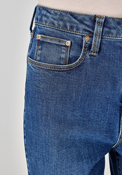 Afficher les détails de 792 Mila Pantalon Denim Straight Leg  En  Regular Fit Femme