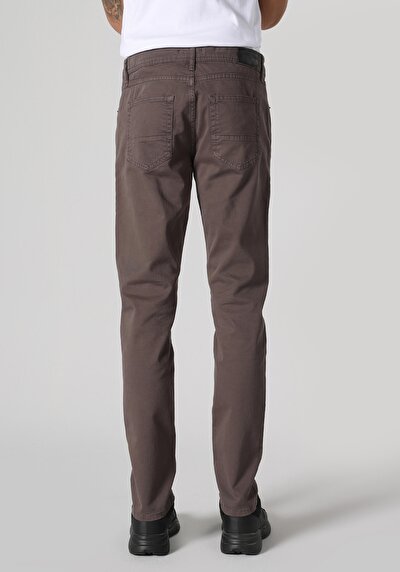 Image de Pantalon Anthracite Straight Leg Low Rise En Chino Straight Fit Homme