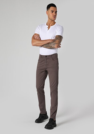 Image de Pantalon Anthracite Straight Leg Low Rise En Chino Straight Fit Homme