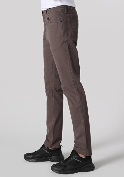 Afficher les détails de Pantalon Anthracite Straight Leg Low Rise En Chino Straight Fit Homme