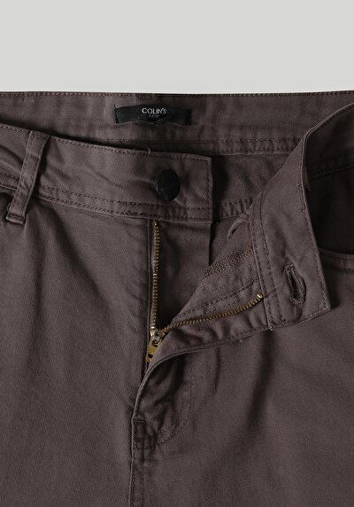 Afficher les détails de Pantalon Anthracite Straight Leg Low Rise En Chino Straight Fit Homme