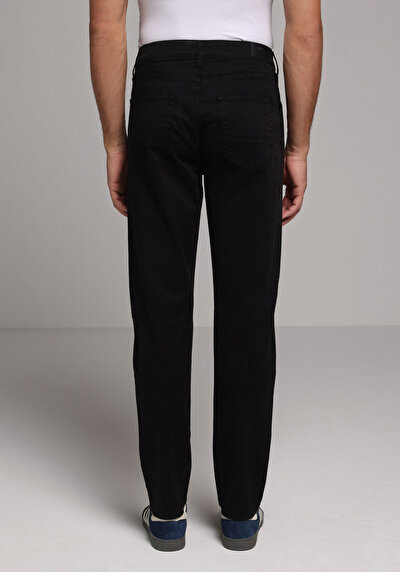Image de Pantalon Noir Straight Leg Low Rise En Chino Straight Fit Homme