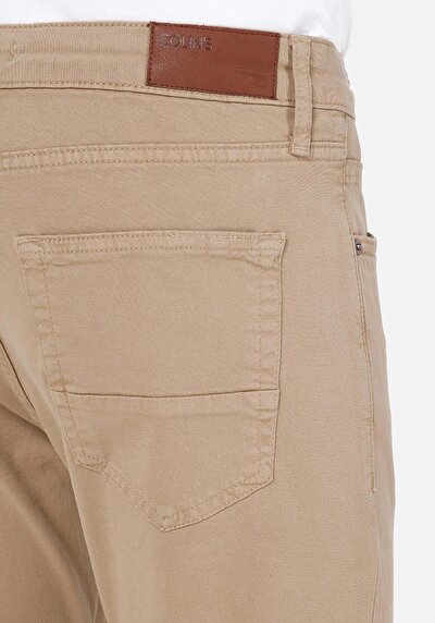 Afficher les détails de Pantalon Marron Straight Leg Low Rise En Chino Straight Fit Homme