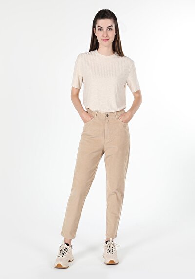 Image de Pantalon Beige En Femme