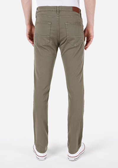 Image de Pantalon Kaki Straight Leg Low Rise En Chino Straight Fit Homme