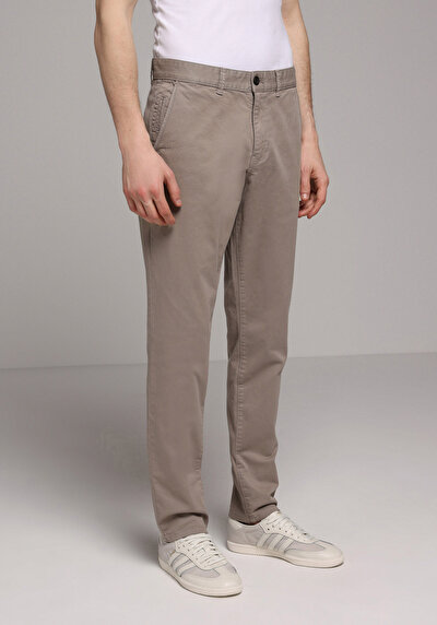 Image de Pantalon Beige Straight Leg Medium Rise En Gabardine Slim Fit Homme