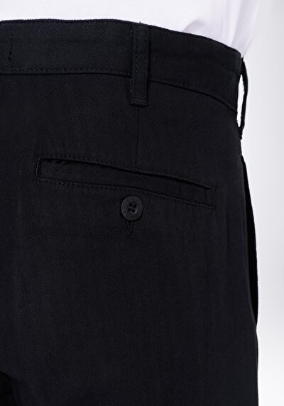 Afficher les détails de Pantalon Noir Düz Paça Medium Rise En Jacquard Wıde Fit Homme