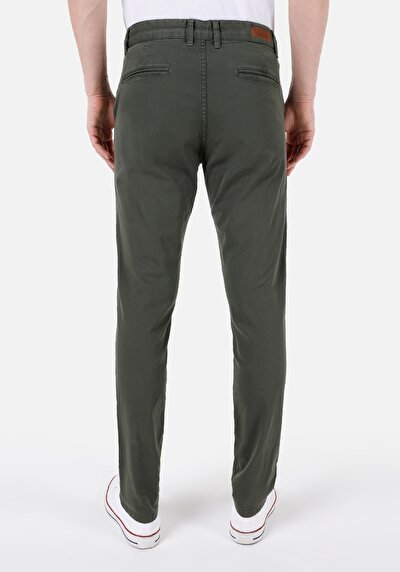 Afficher les détails de Pantalon Vert Straight Leg Medium Rise En Gabardine Slim Fit Homme