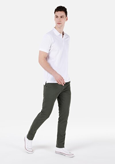 Afficher les détails de Pantalon Vert Straight Leg Medium Rise En Gabardine Slim Fit Homme