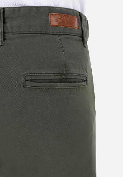 Afficher les détails de Pantalon Vert Straight Leg Medium Rise En Gabardine Slim Fit Homme