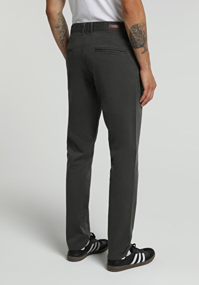 Image de Pantalon Vert Straight Leg Medium Rise En Gabardine Slim Fit Homme