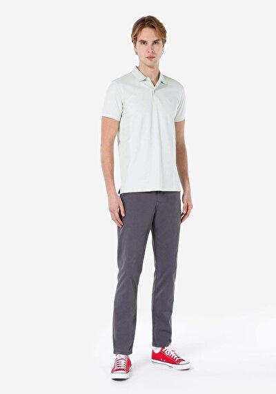 Afficher les détails de Pantalon Gris Straight Leg Medium Rise En Chino Regular Fit Homme