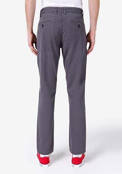 Image de Pantalon Gris Straight Leg Medium Rise En Chino Regular Fit Homme
