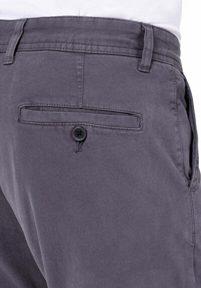 Afficher les détails de Pantalon Gris Straight Leg Medium Rise En Chino Regular Fit Homme